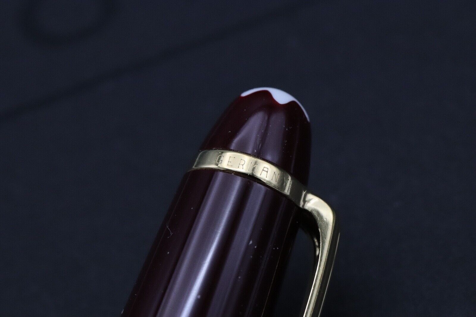 Montblanc Meisterstuck 164 Classique Bordeaux Ballpoint Pen – IZODS