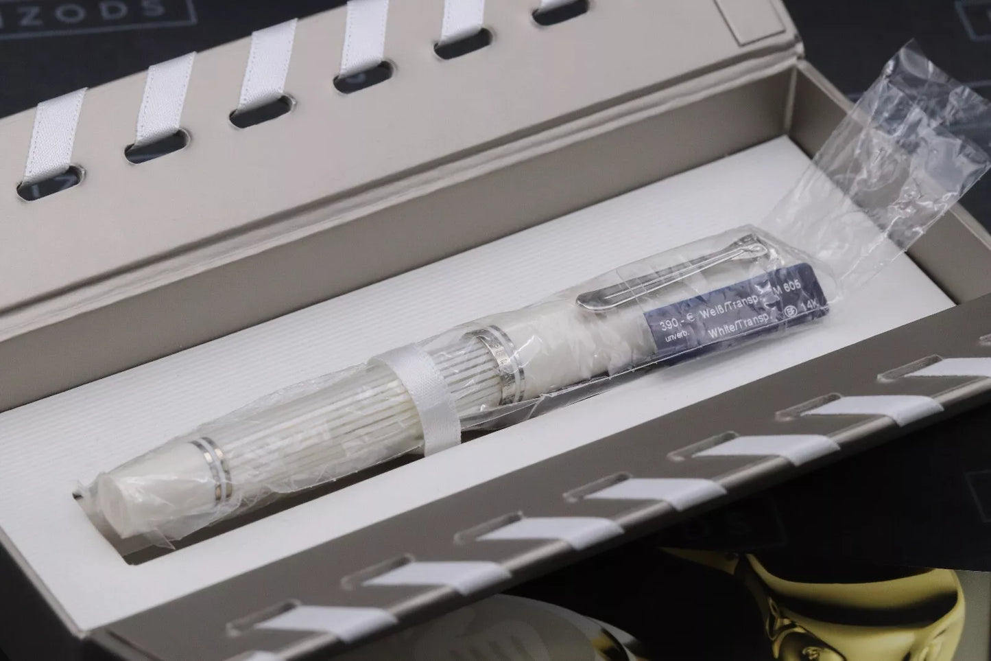 Pelikan Souveran M605 White Transparent Fountain Pen - EF NIB - UNUSED image 5