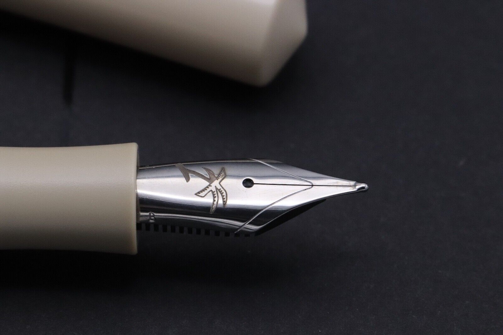 Schon DSGN Ultem Peek a Boo Fountain Pen image 2