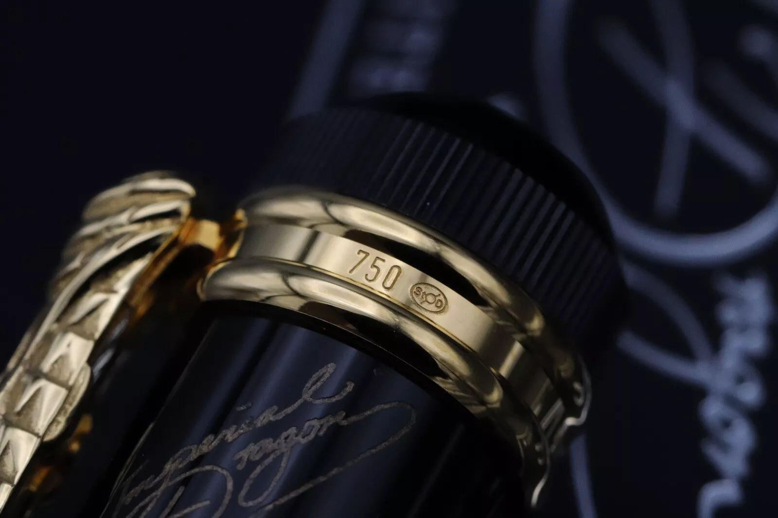 Montblanc Writers Edition Imperial Dragon Solid Gold 888 Fountain Pen - UNUSED image 6