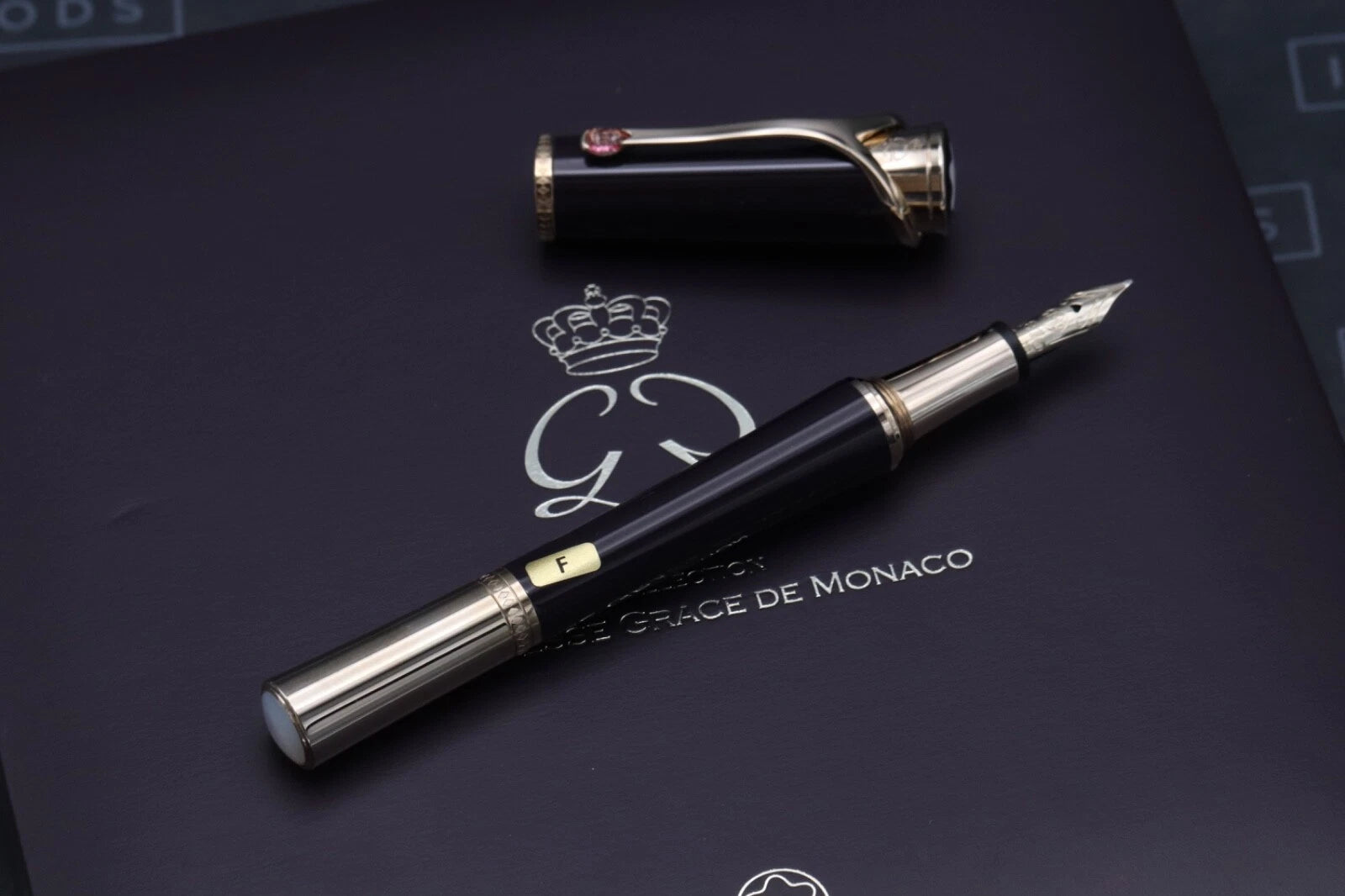 Montblanc Princesse Grace de Monaco Purple Fountain Pen - UNUSED image 2