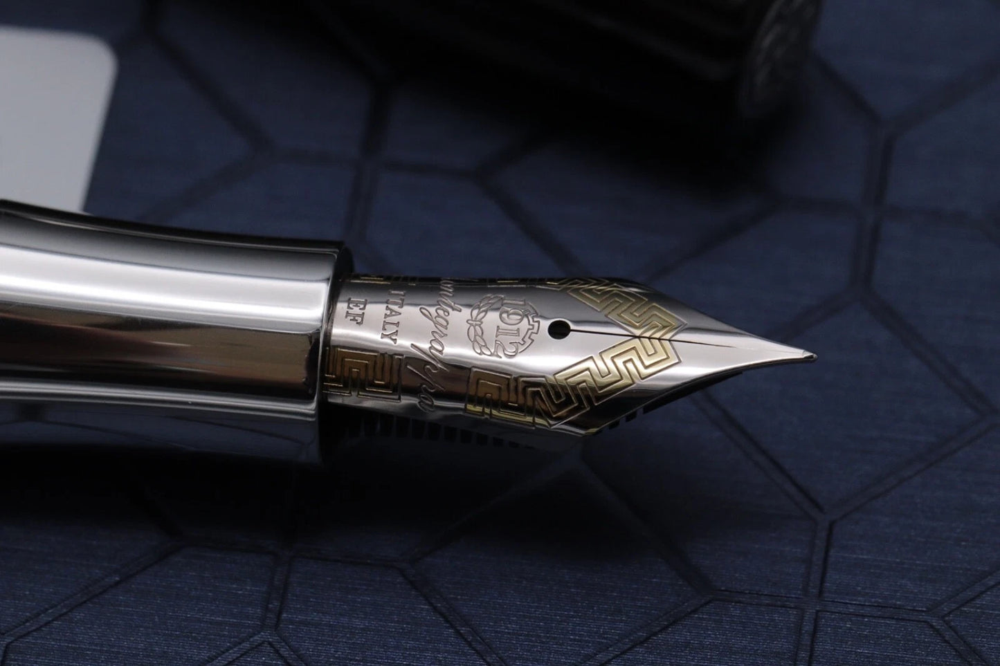 Montegrappa Extra 1930 Black White Celluloid Fountain Pen - EF Nib image 6