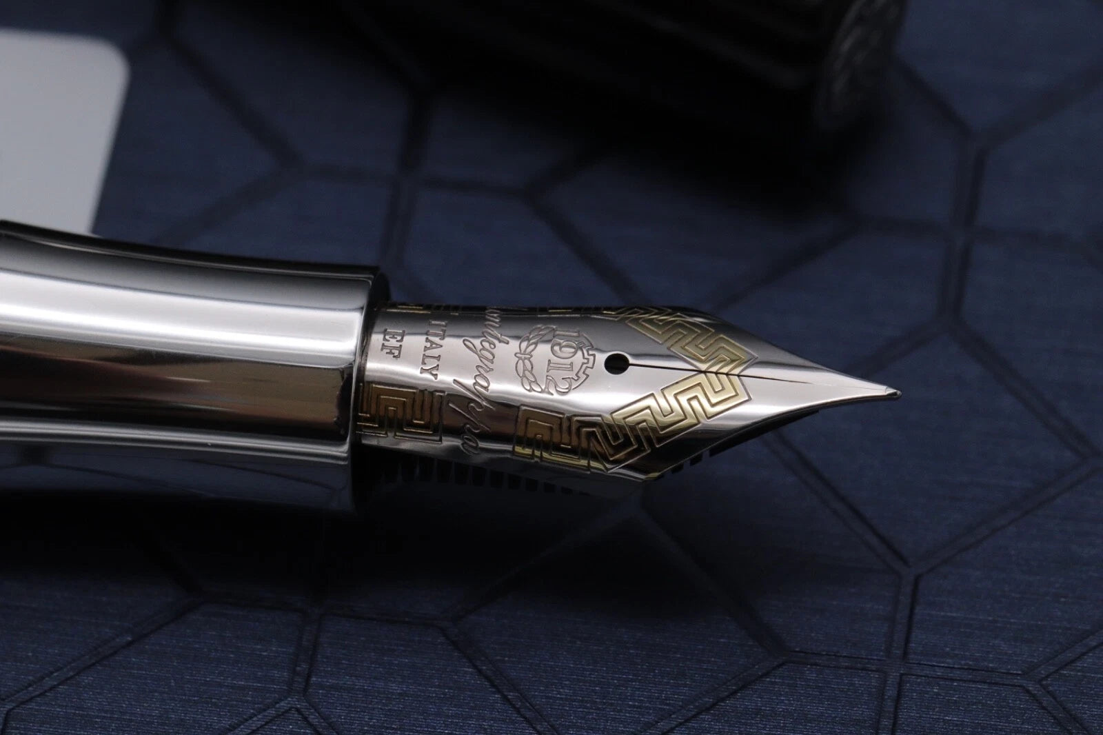 Montegrappa Extra 1930 Black White Celluloid Fountain Pen - EF Nib image 6