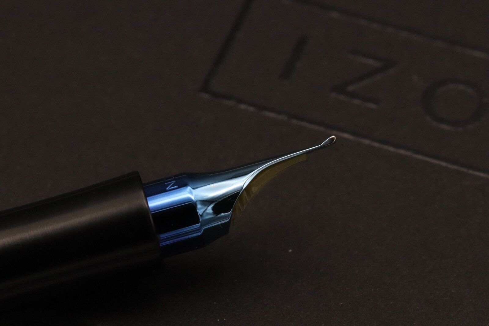 Schon DSGN Titanium Shell Fountain Pen - Stub Monoc Nib image 3