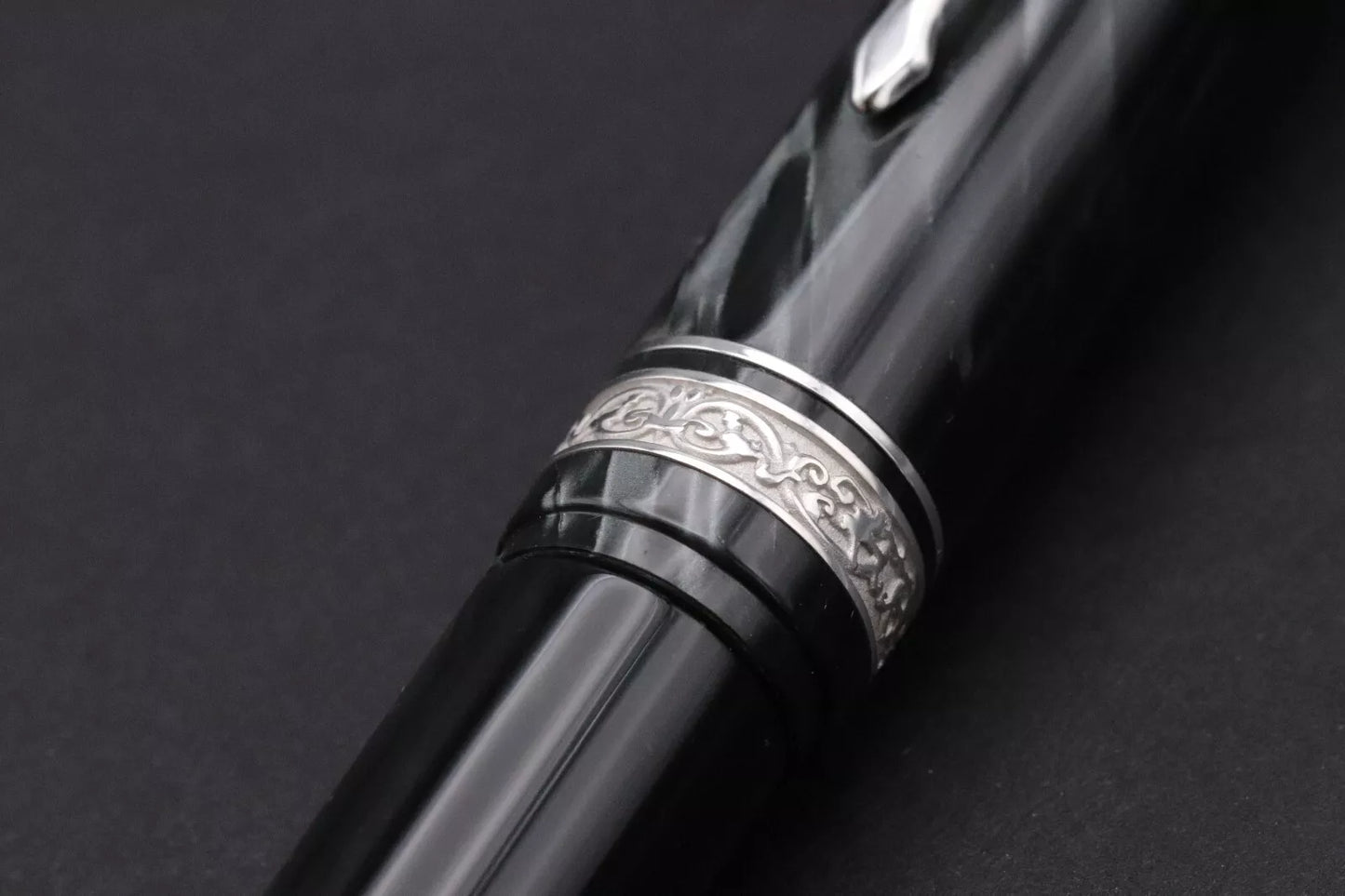 Leonardo Gioiellino Lever Filler Pearl Grey Celluloid Fountain Pen – Broad Nib image 7