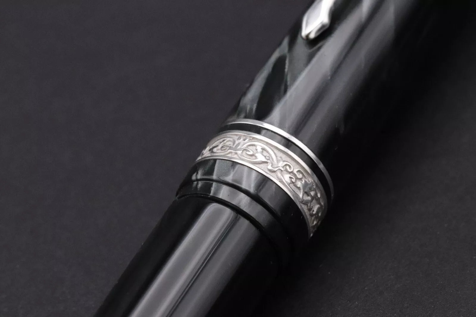 Leonardo Gioiellino Lever Filler Pearl Grey Celluloid Fountain Pen – Broad Nib image 7