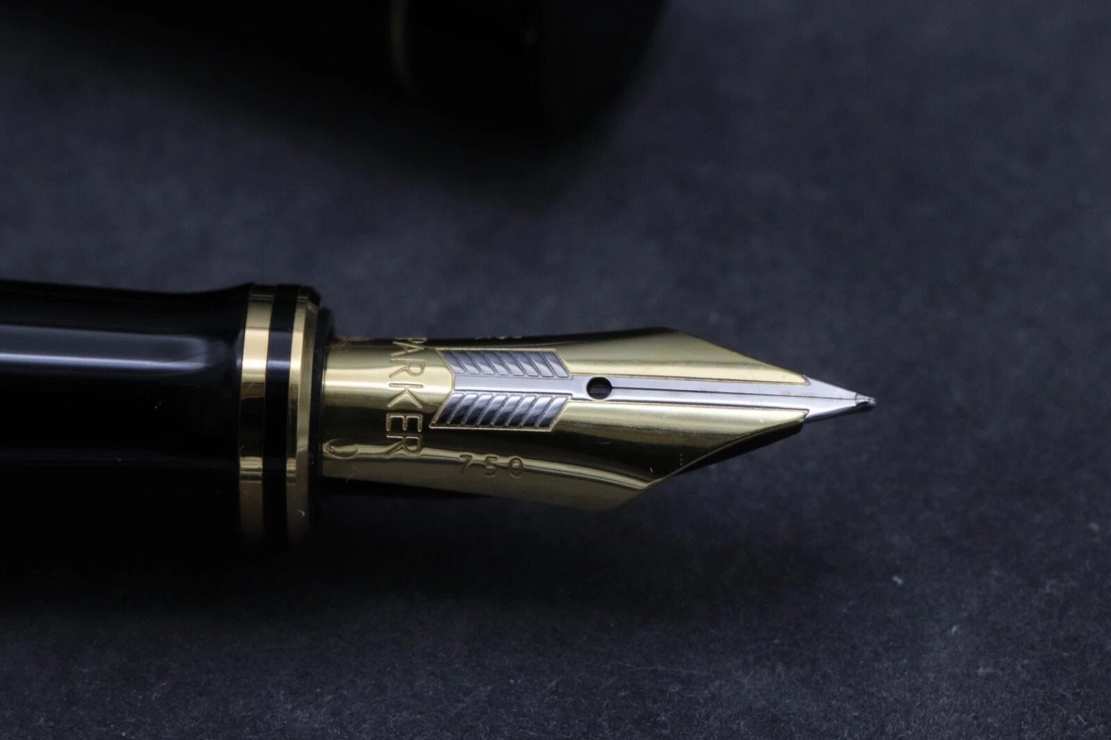 Parker Duofold Centennial Black Gold Fountain Pen - 1987 image 2