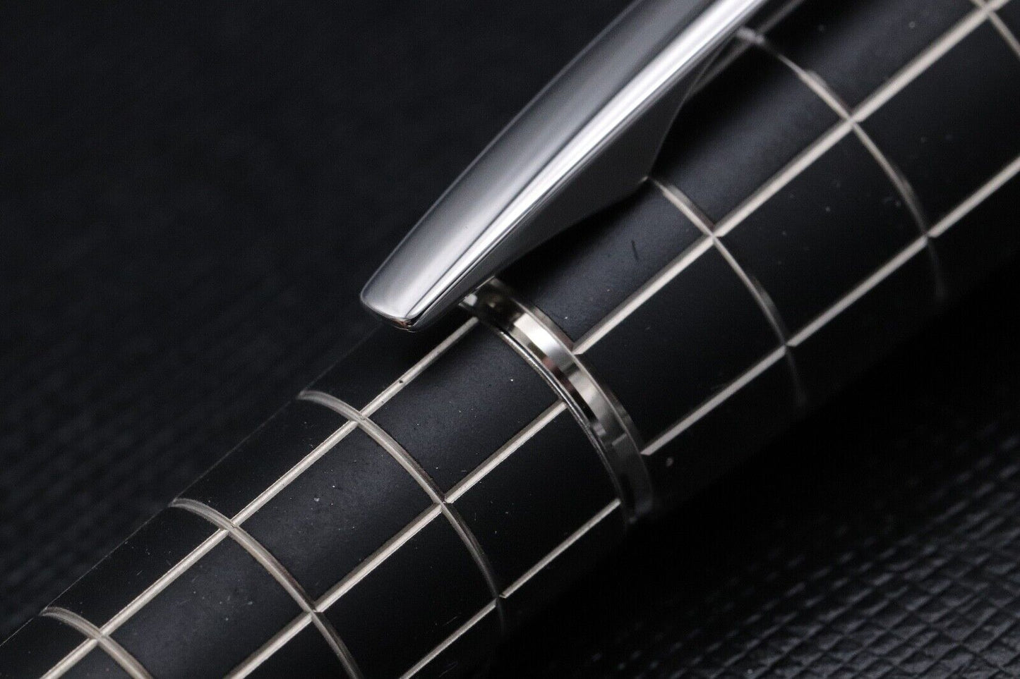 Montblanc Starwalker Rubber Platinum Rollerball / Fineliner Pen image 4