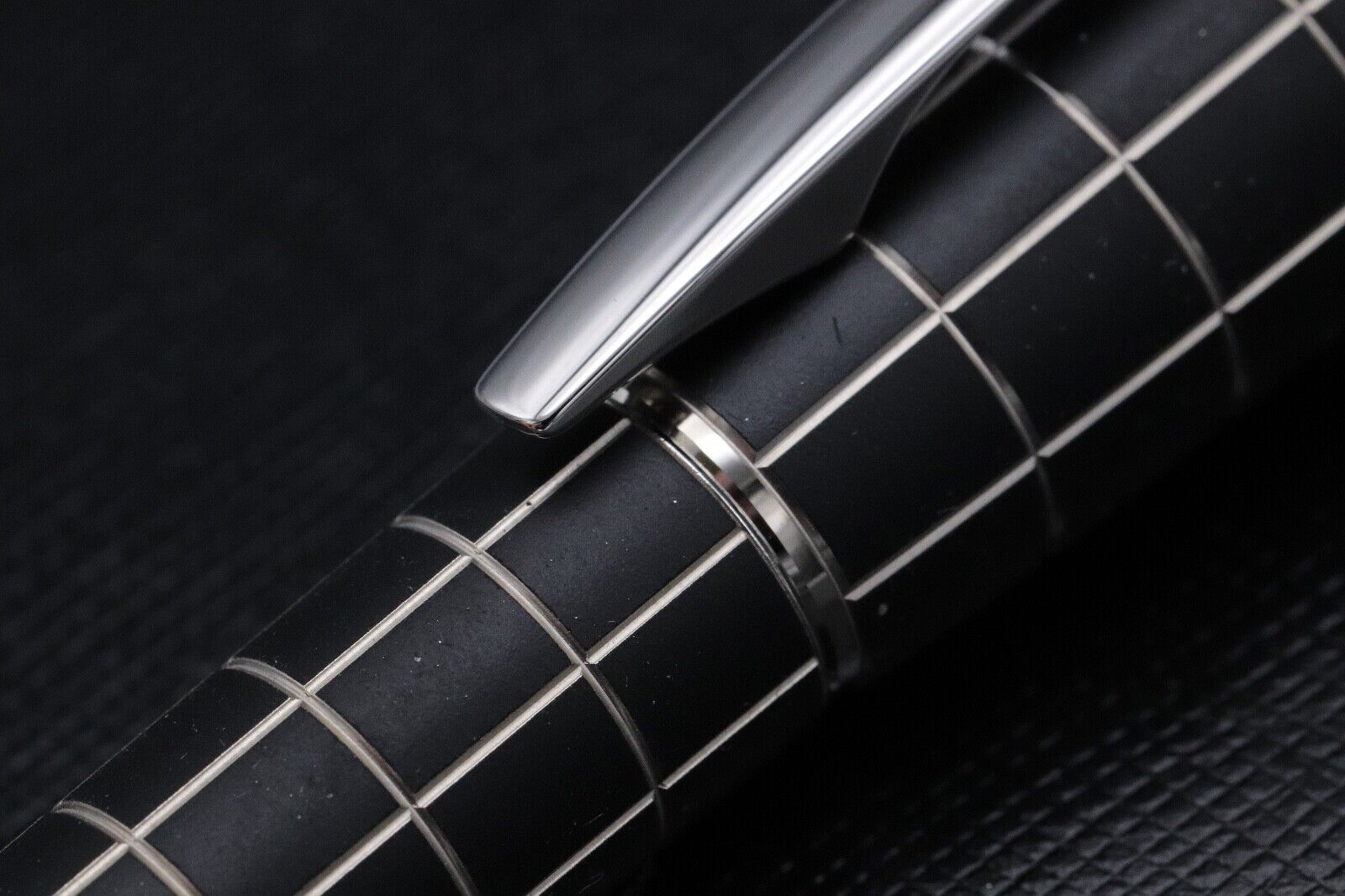 Montblanc Starwalker Rubber Platinum Rollerball / Fineliner Pen image 4