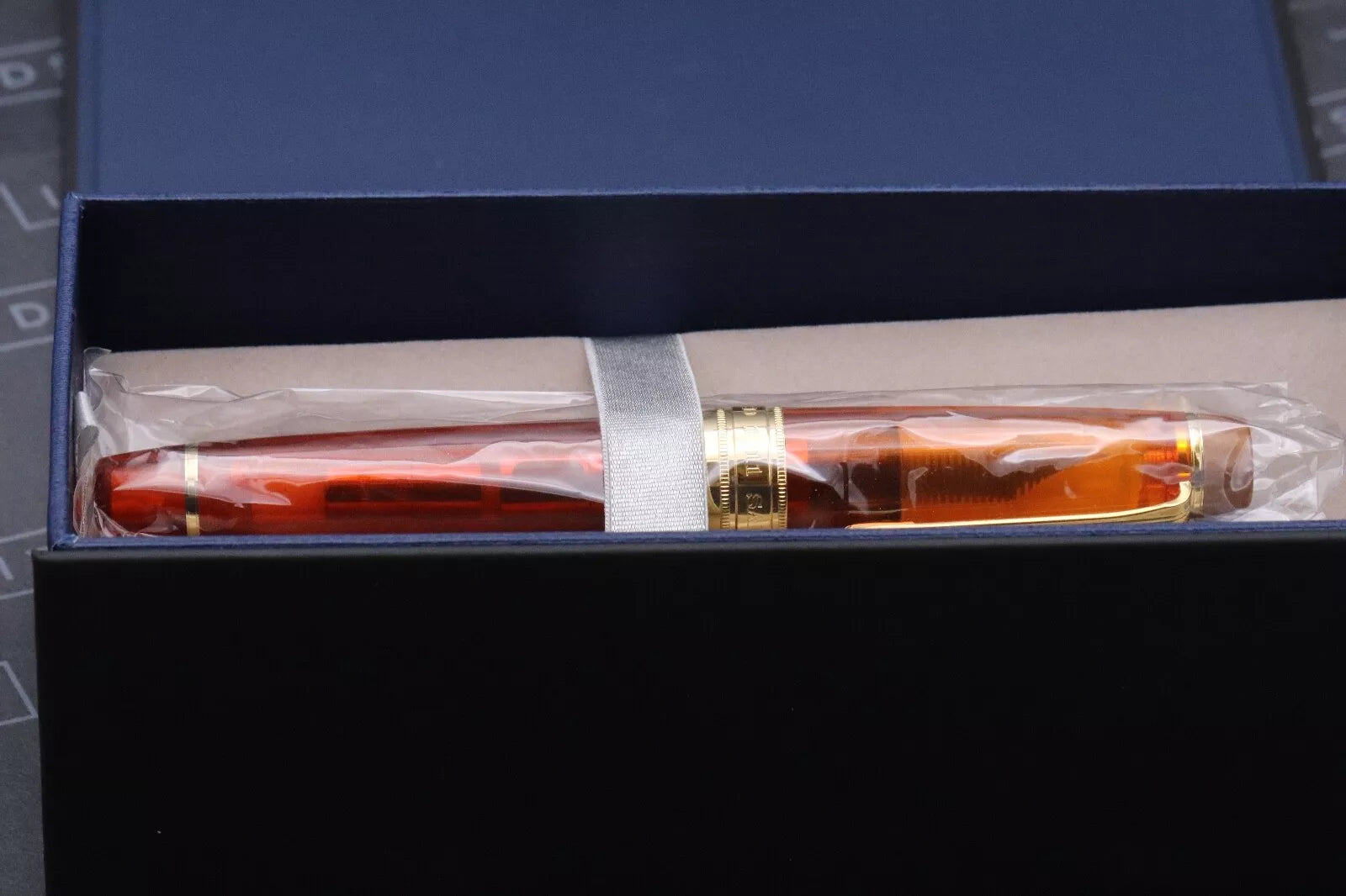 Sailor Professional Gear King of Pen Christmas Spice Tea Fountain Pen - Broad image 7