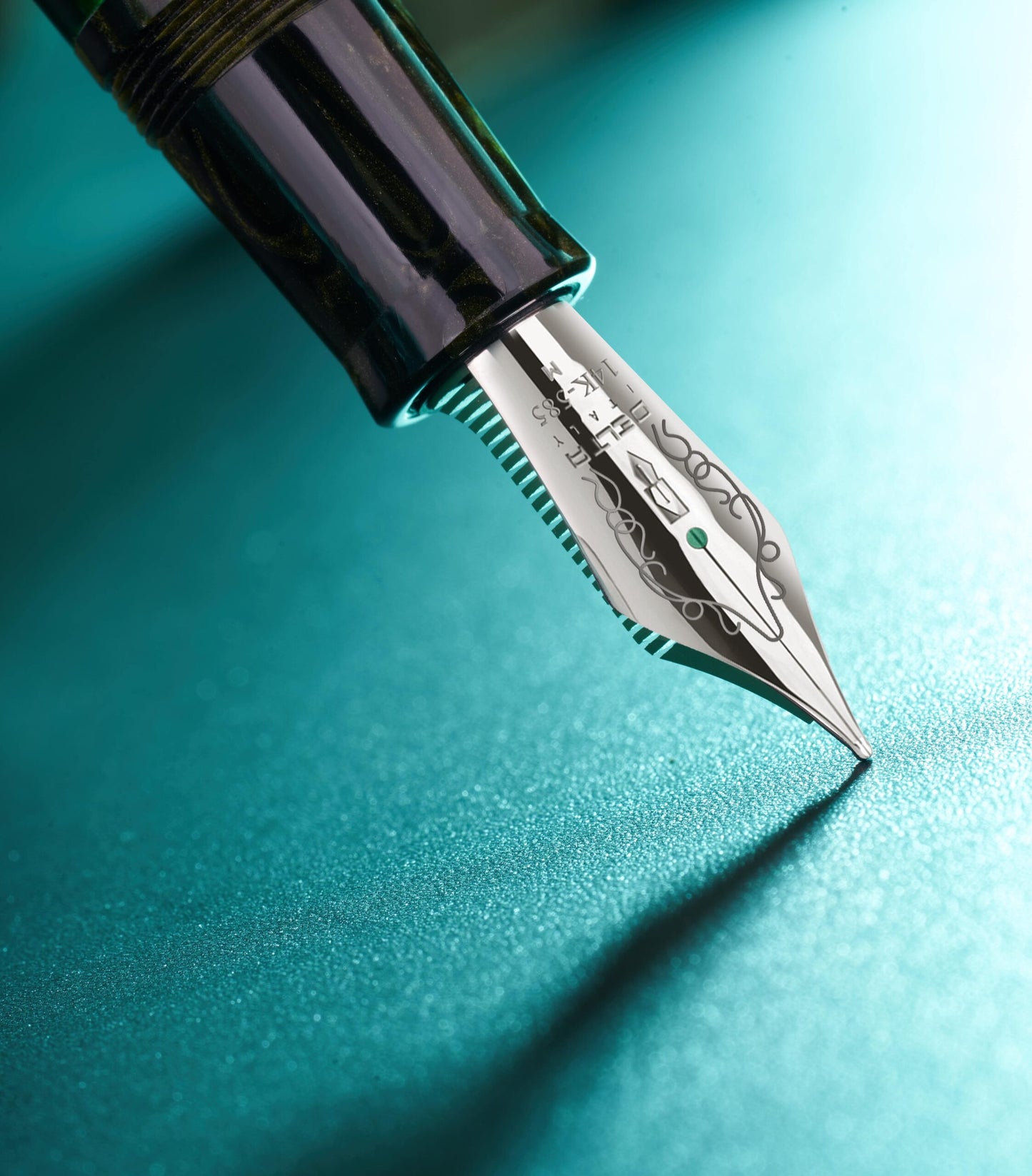 Delta Royal Green Limited Edition Fountain Pen - #8 Nib image 1