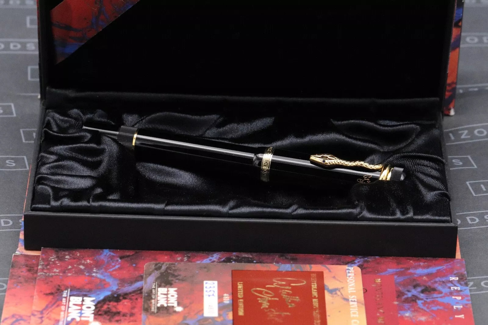 Montblanc Writers Edition Agatha Christie Vermeil Fountain Pen - UNUSED - F Nib image 9