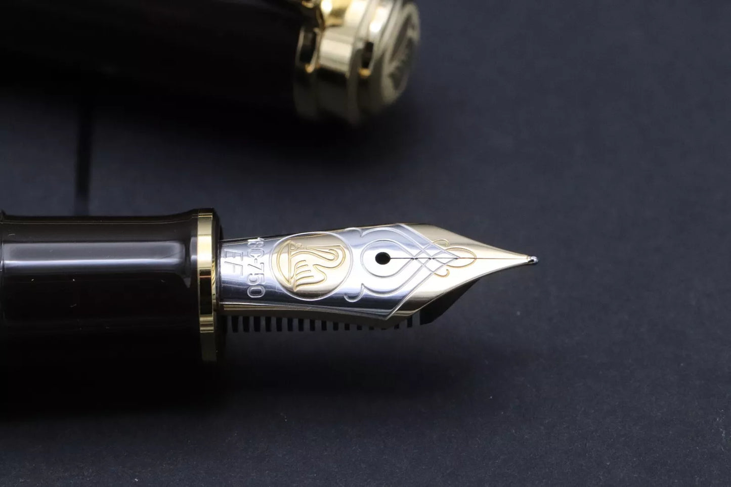 Pelikan Souveran M800 Brown Black Special Edition Fountain Pen - EF Nib image 5