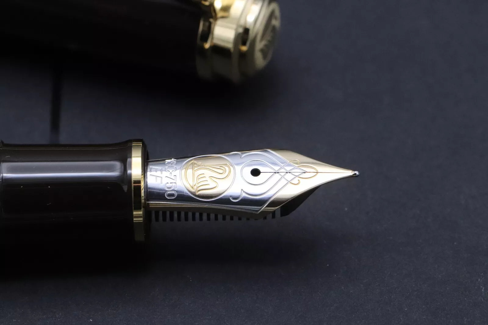Pelikan Souveran M800 Brown Black Special Edition Fountain Pen - EF Nib image 5