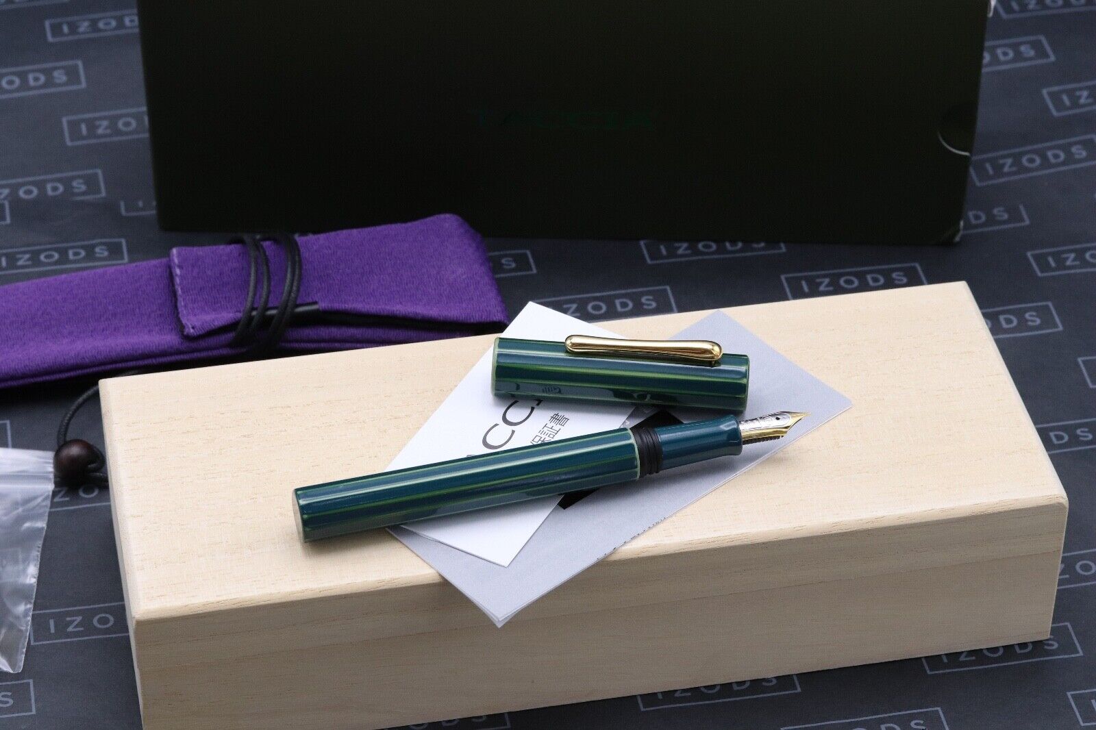 Taccia Kaku-Tate Urushi Ryuryoku Fountain Pen - EF Nib image 0