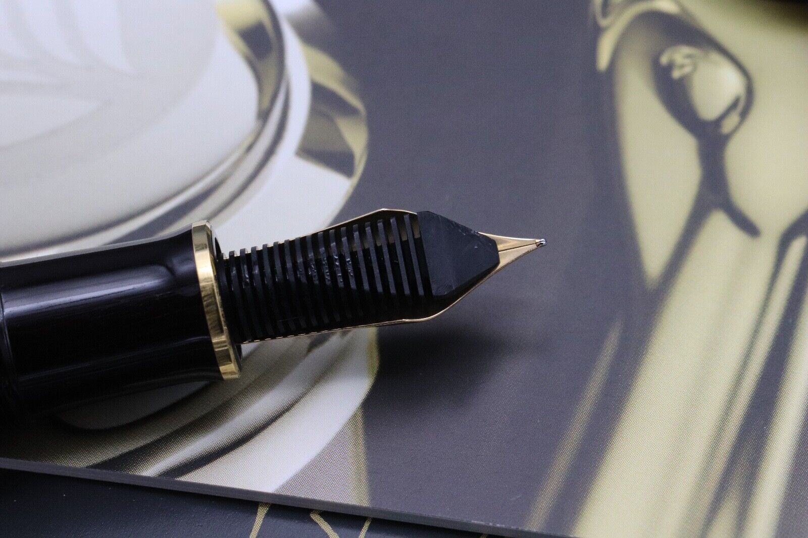 Pelikan Souveran M800 Renaissance Brown Fountain Pen - DIPPED - EF Nib image 4