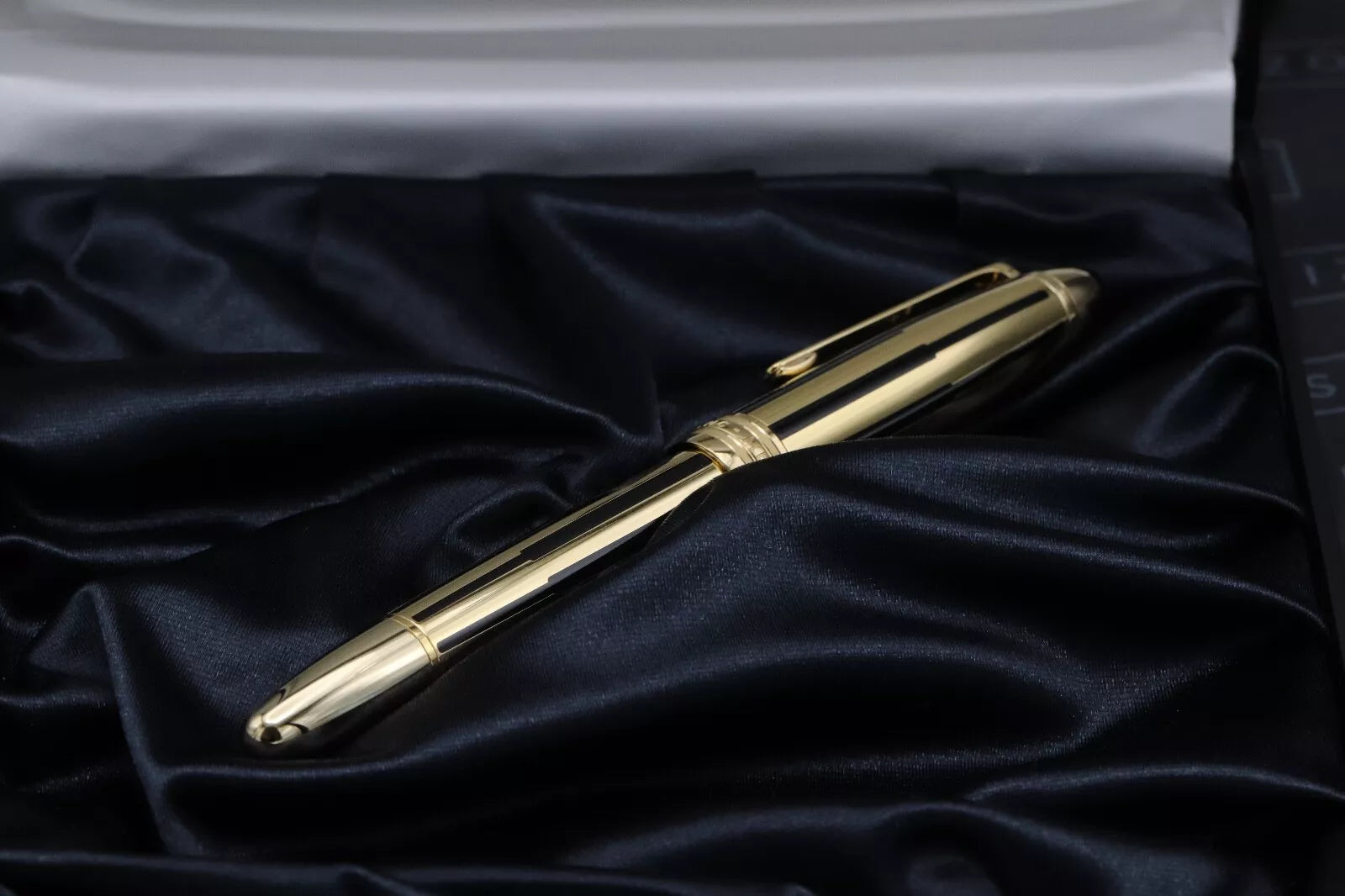 Montblanc Meisterstuck 146 LeGrand Black Gold Solitaire Fountain Pen - UNUSED image 7
