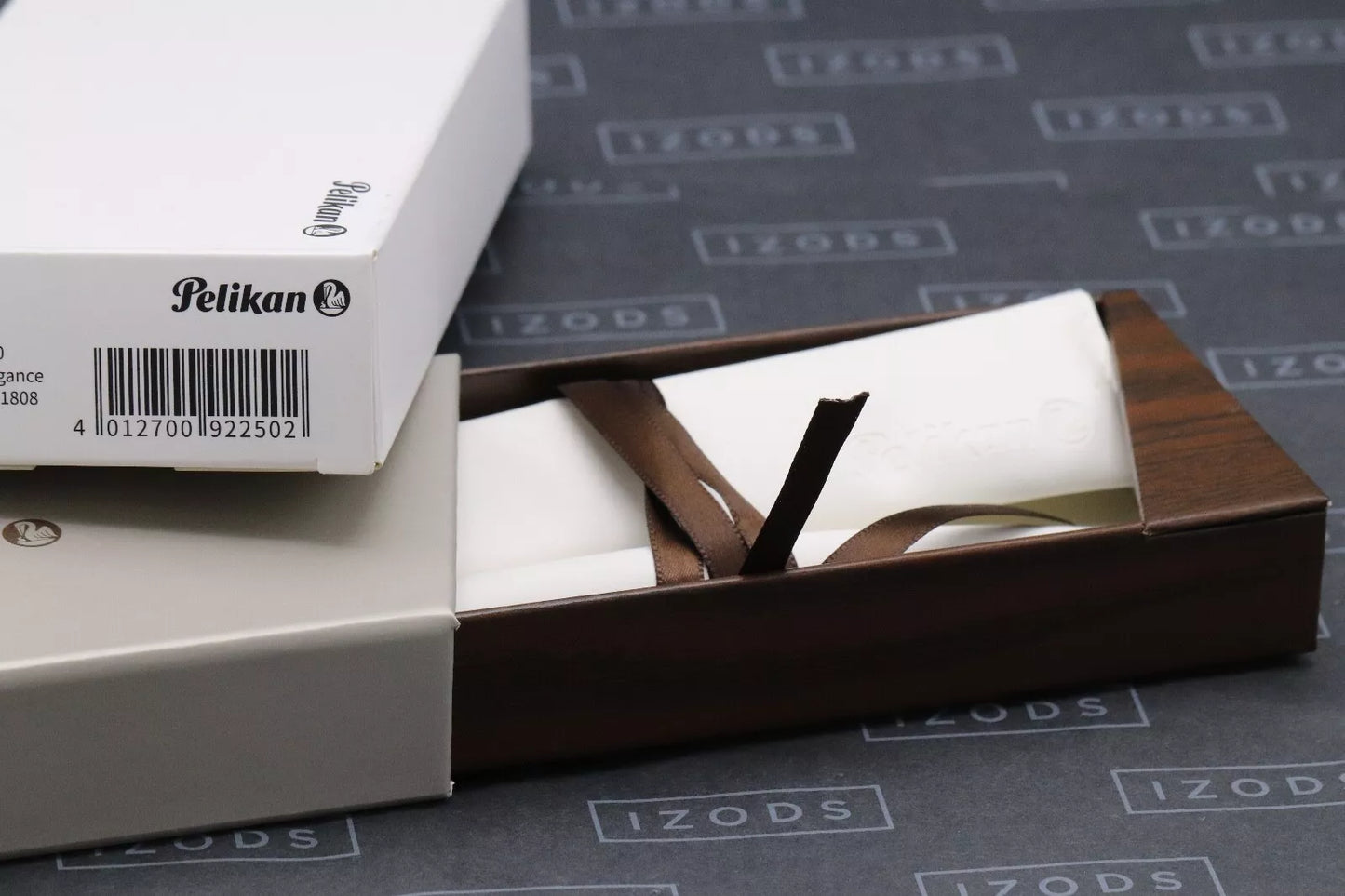 Pelikan Souveran M605 White Transparent Fountain Pen - Fine Nib image 6