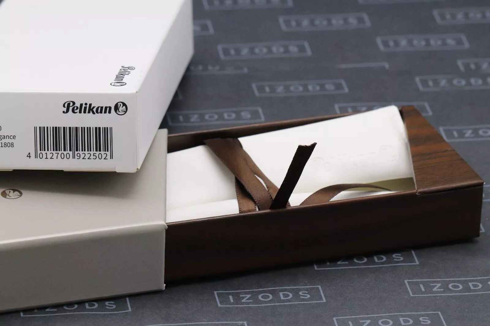 Pelikan Souveran M605 White Transparent Fountain Pen - Fine Nib image 6