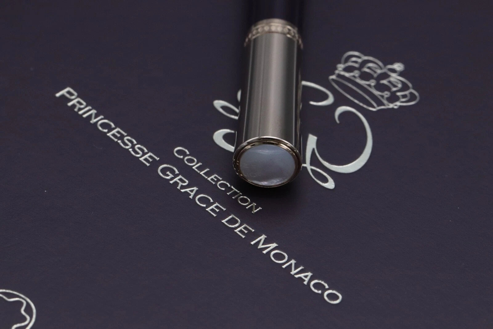 Montblanc Princesse Grace de Monaco Purple Fountain Pen - UNUSED image 7