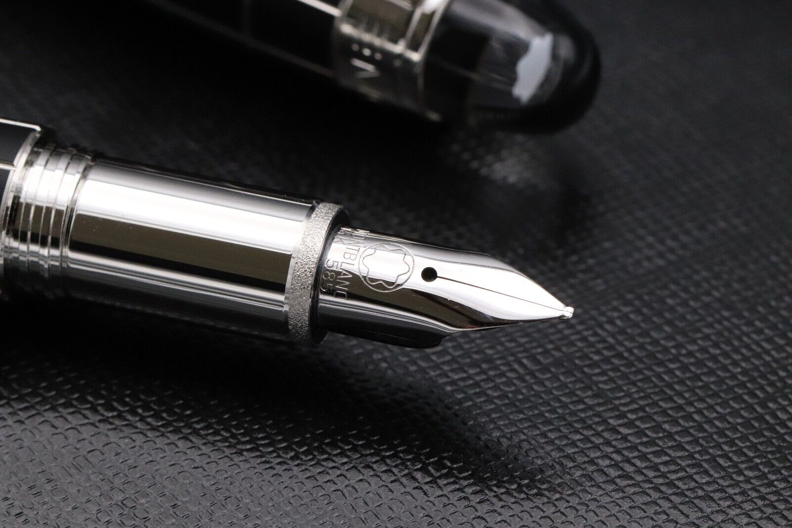 Montblanc Starwalker Rubber Platinum Fountain Pen - Serviced by MB Sept 2024 image 2