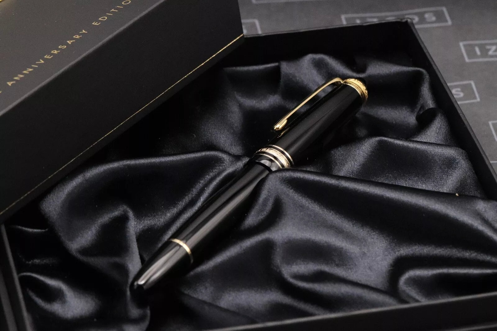 Montblanc Meisterstuck 147 Traveller 75th Anniversary SE Fountain Pen image 8