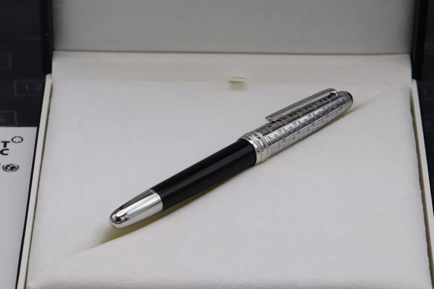 Montblanc Meisterstuck Classique UNICEF Doue Fountain Pen - UNUSED image 9