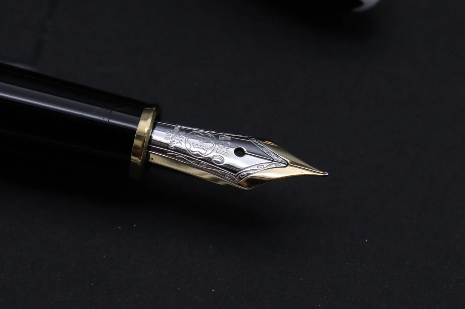 Montblanc Meisterstuck 144 Classique Gold Coated Fountain Pen - EF Nib image 5