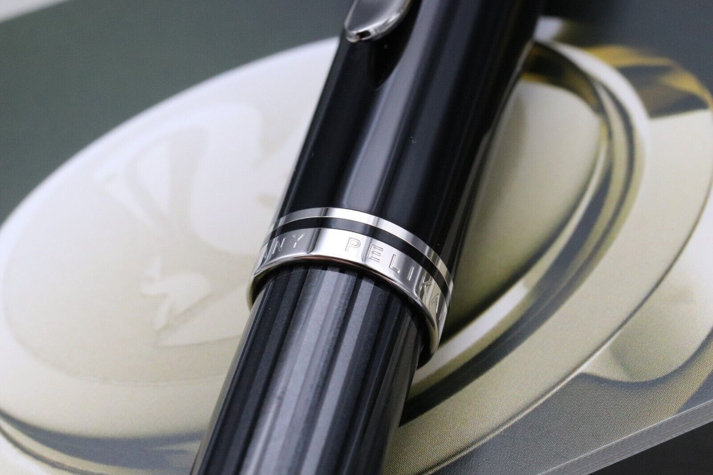 Pelikan Souveran M805 Stresemann Fountain Pen - Broad Nib image 4