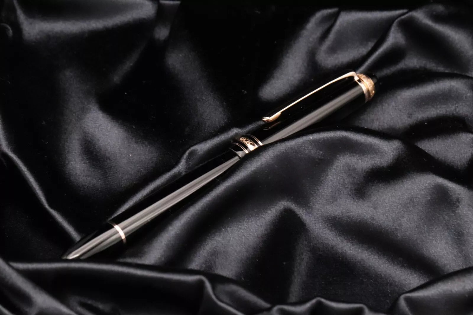 Montblanc Meisterstück 145 Classique 75th Anniversary LE1924 Fountain Pen image 5