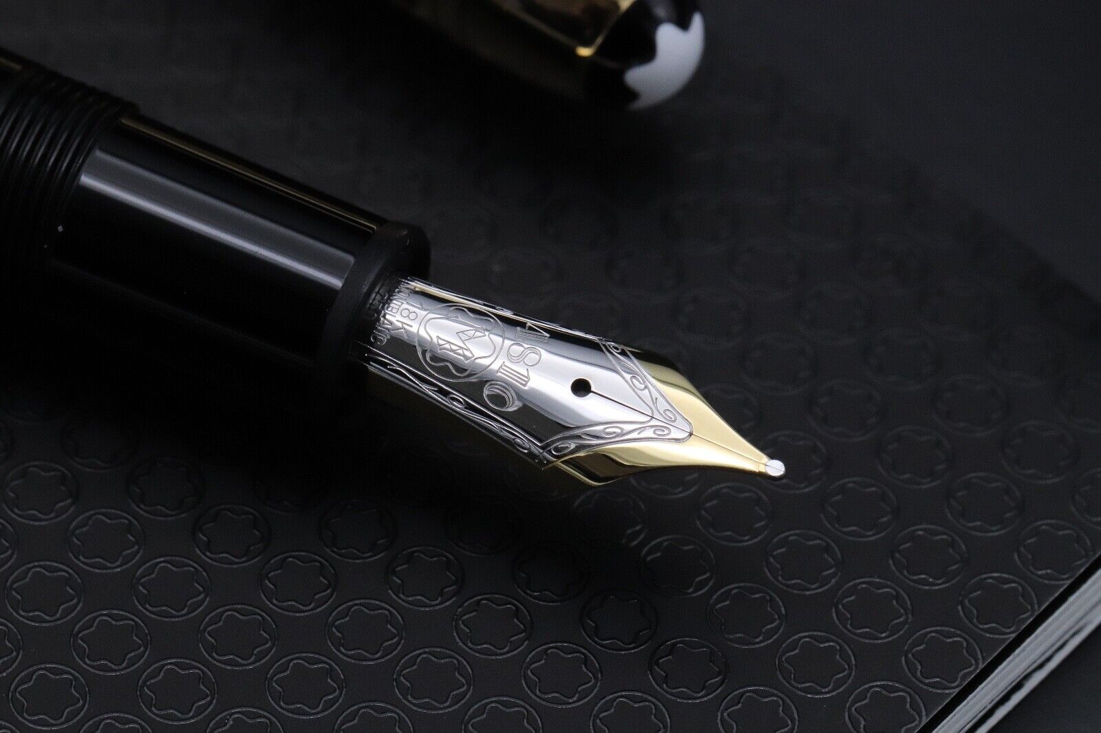 Montblanc Meisterstuck 146 LeGrand Black Gold Solitaire Fountain Pen - UNUSED image 2