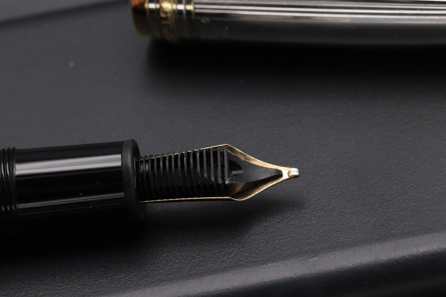 Montblanc Meisterstuck 146 LeGrand AG925 Pinstripe Doue Fountain Pen - Broad Nib image 3