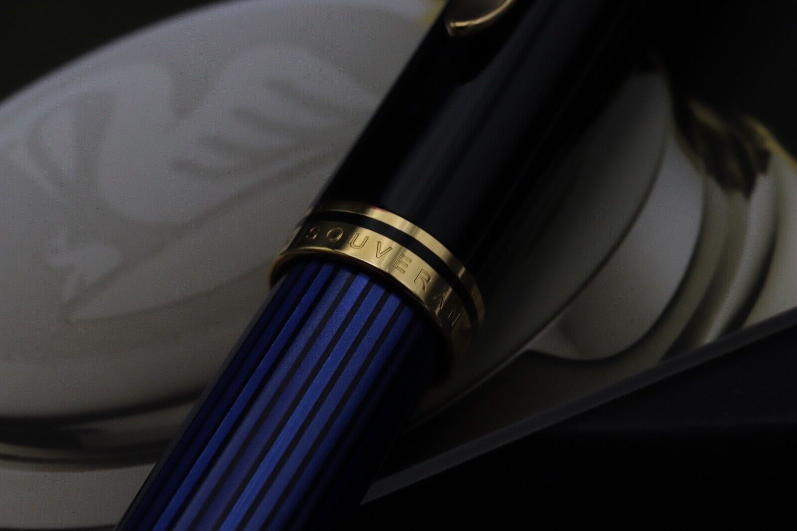 Pelikan Souveran M800 Blue Black Fountain Pen - EF Nib - UNUSED image 4