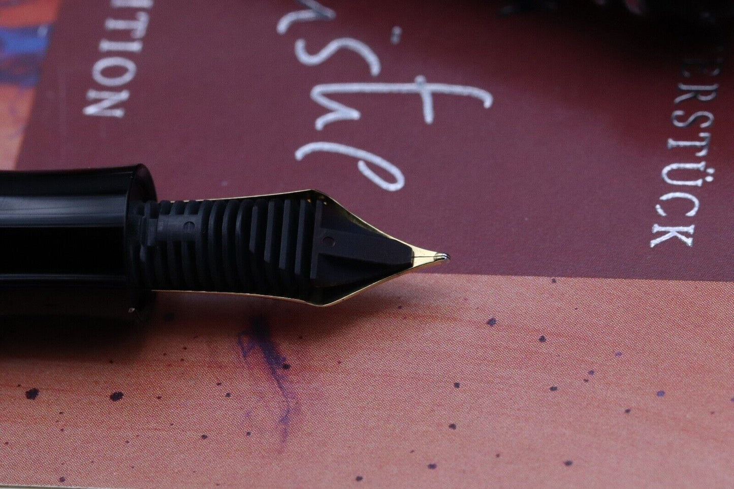 Montblanc Writers Edition Agatha Christie Fountain Pen - Fine Nib - UNUSED image 3