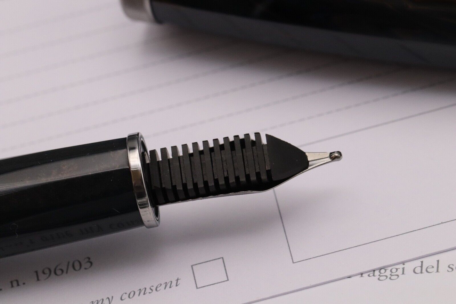SCRIBO Feel Blu Califfo Ruthenium Fountain Pen - 18k Broad Nib image 4