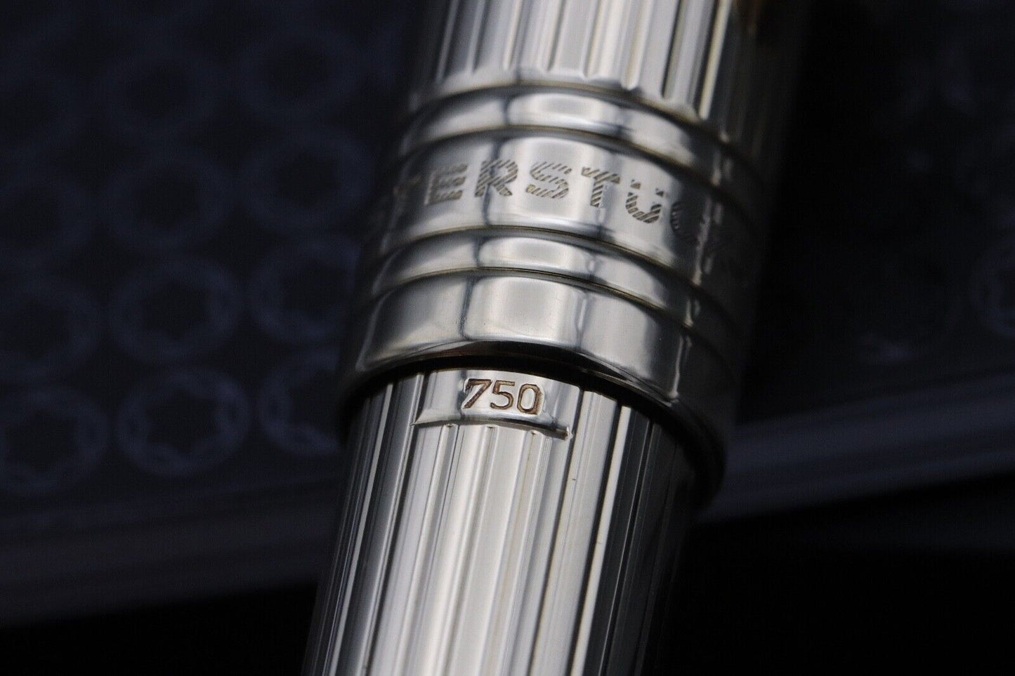Montblanc Meisterstuck 144 Classique Pinstripe Solid Gold Fountain Pen image 3