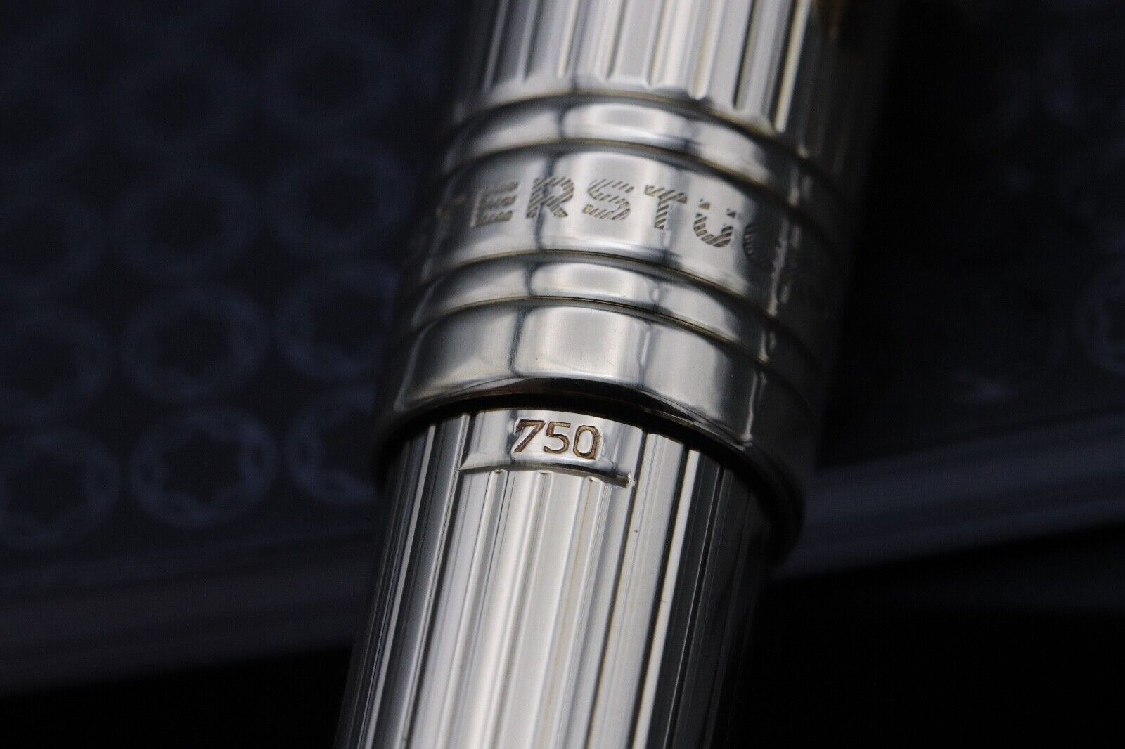 Montblanc Meisterstuck 144 Classique Pinstripe Solid Gold Fountain Pen image 3