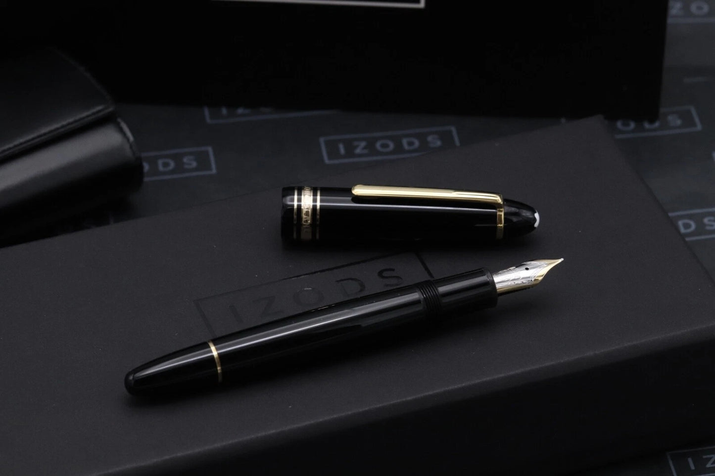 Montblanc Meisterstuck 147 Traveller Gold Line Fountain Pen with Pouch image 1