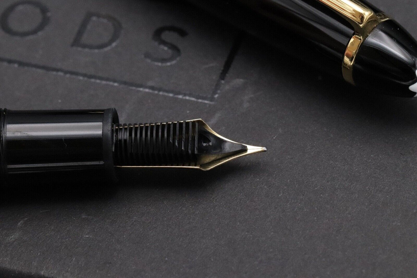 Montblanc Meisterstuck 146 LeGrand Gold Line Fountain Pen - Monotone Nib image 3