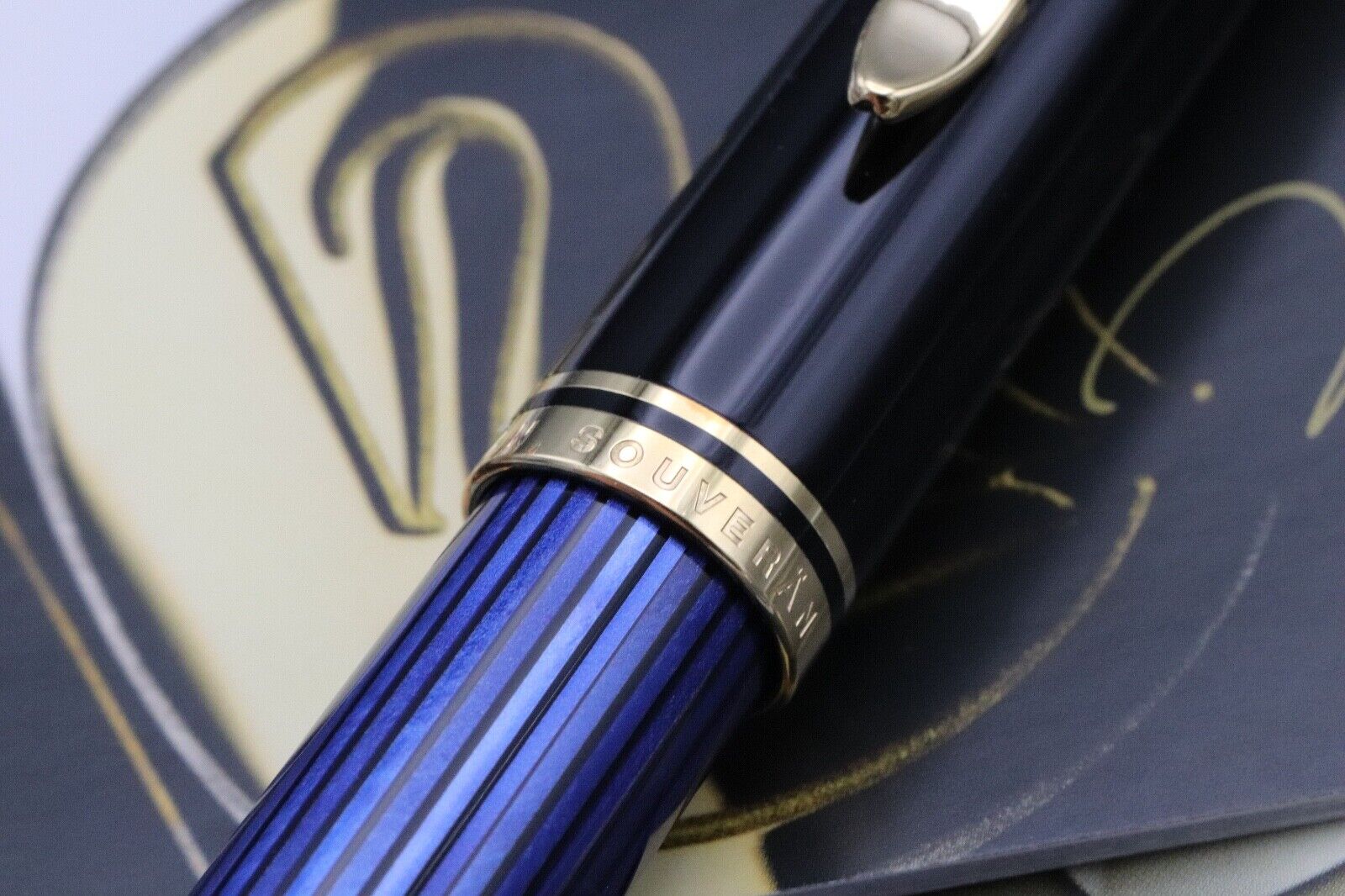 Pelikan Souveran M600 Blue Black Fountain Pen image 3