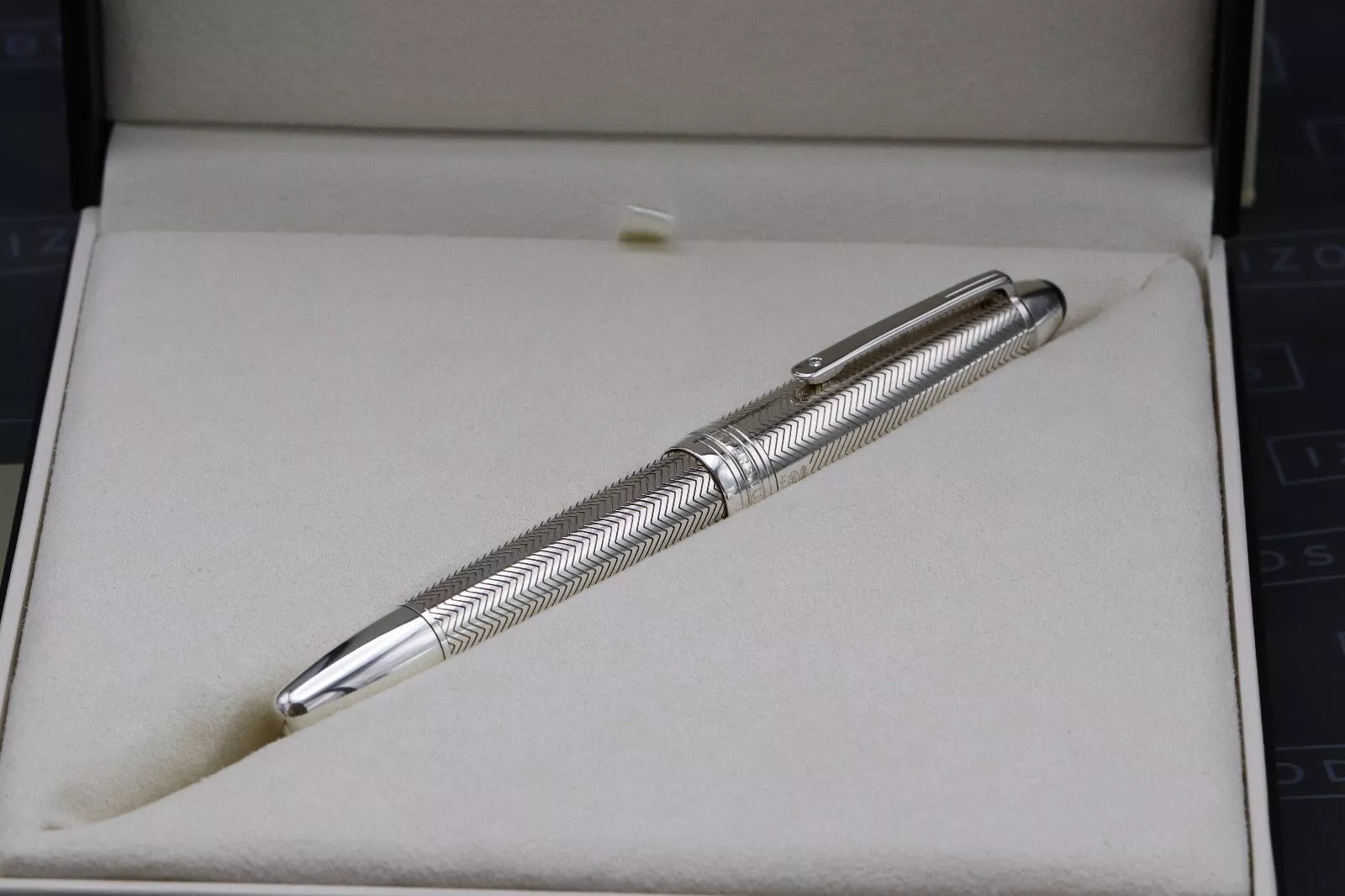 Montblanc Meisterstuck LeGrand Silver Barley Diamond Fountain Pen image 10