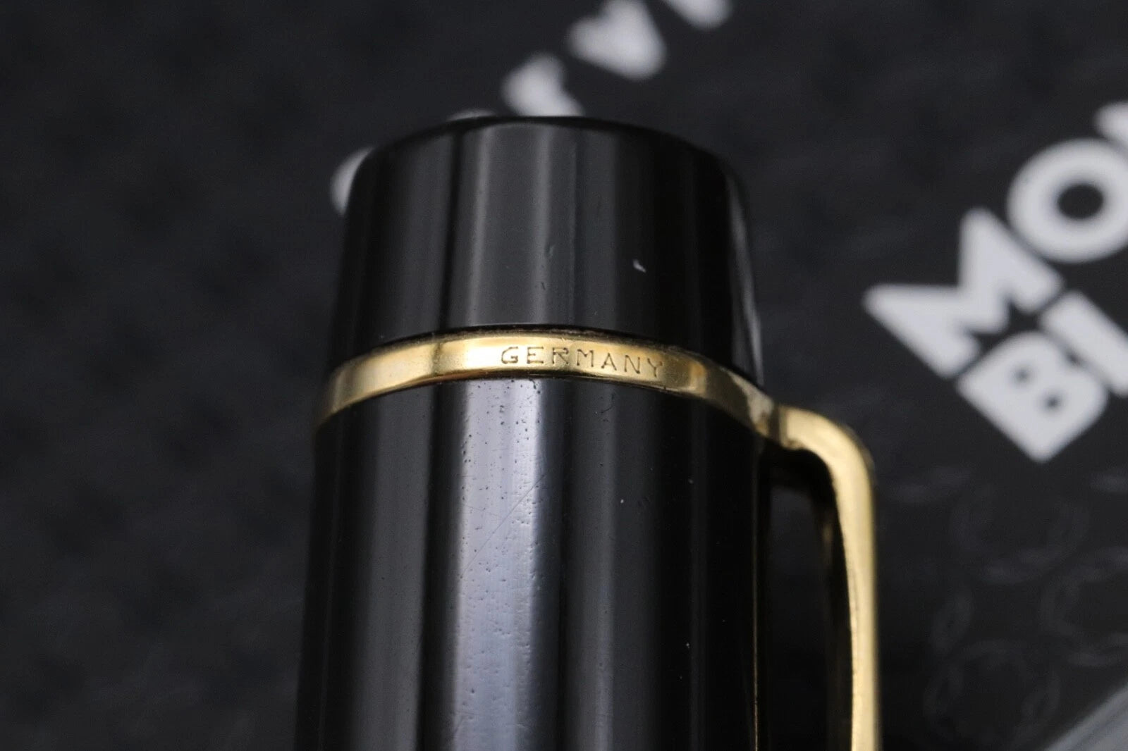 Montblanc Ernest Hemingway Writers Edition Ballpoint Pen image 3