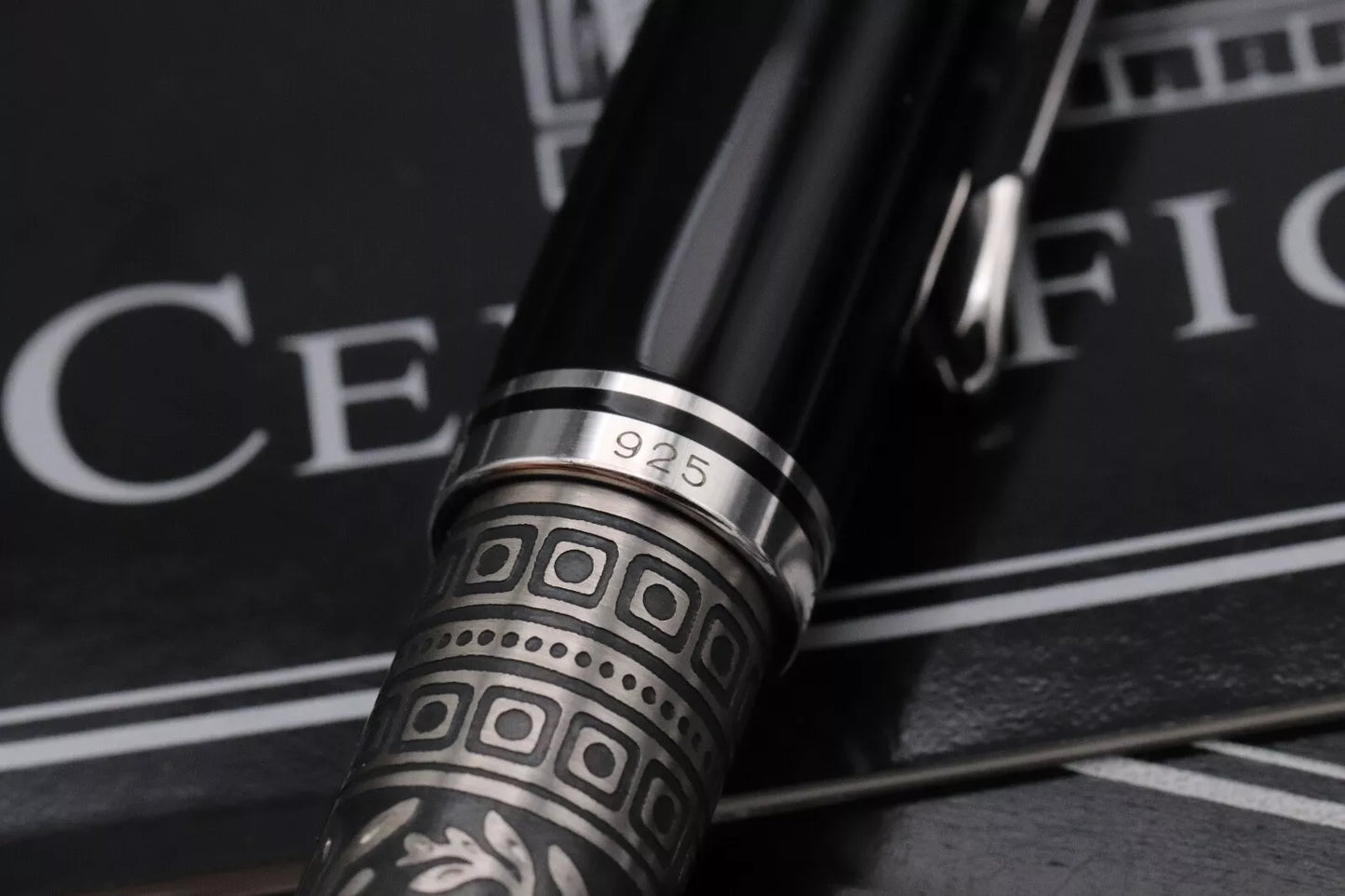 Pelikan Souveran M710 Toledo Fountain Pen - UNUSED - Broad PF Nib image 5
