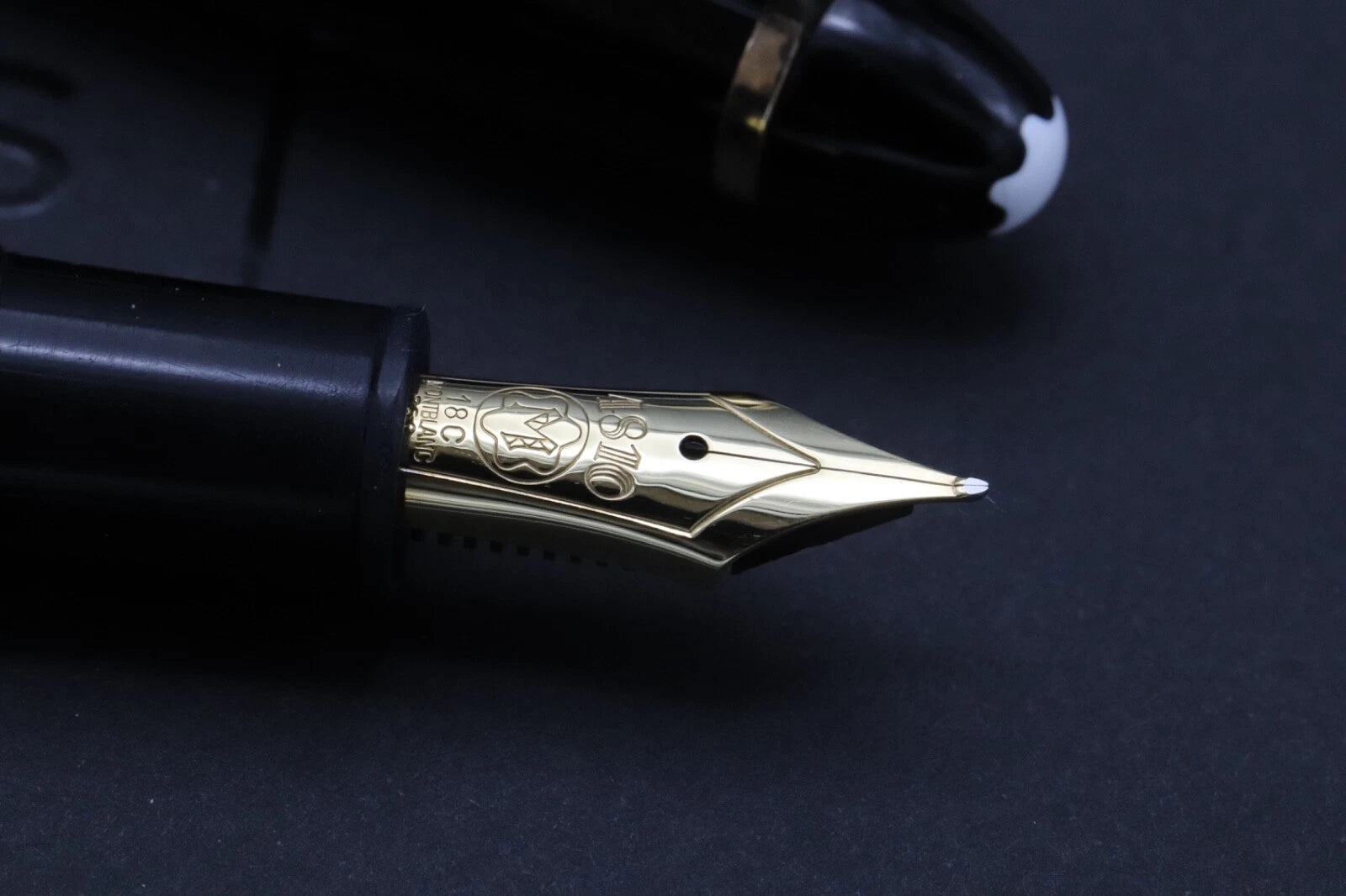 Montblanc Meisterstuck 146 LeGrand Gold Coated Fountain Pen - 18c Monotone Nib image 5