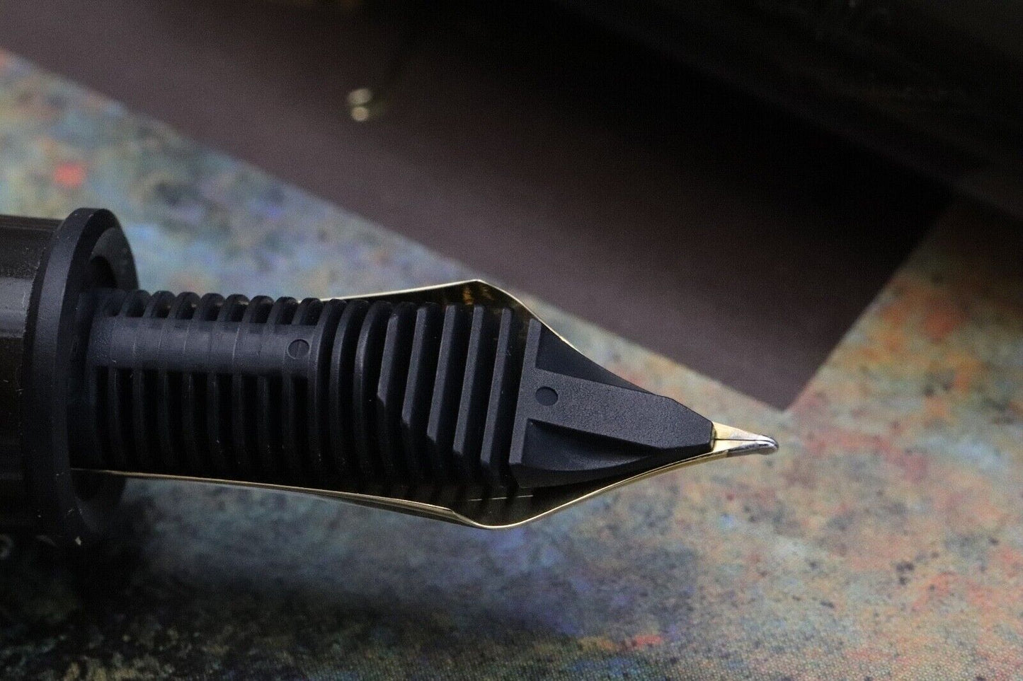 Montblanc Writers Edition Ernest Hemingway Fountain Pen - UNUSED image 4