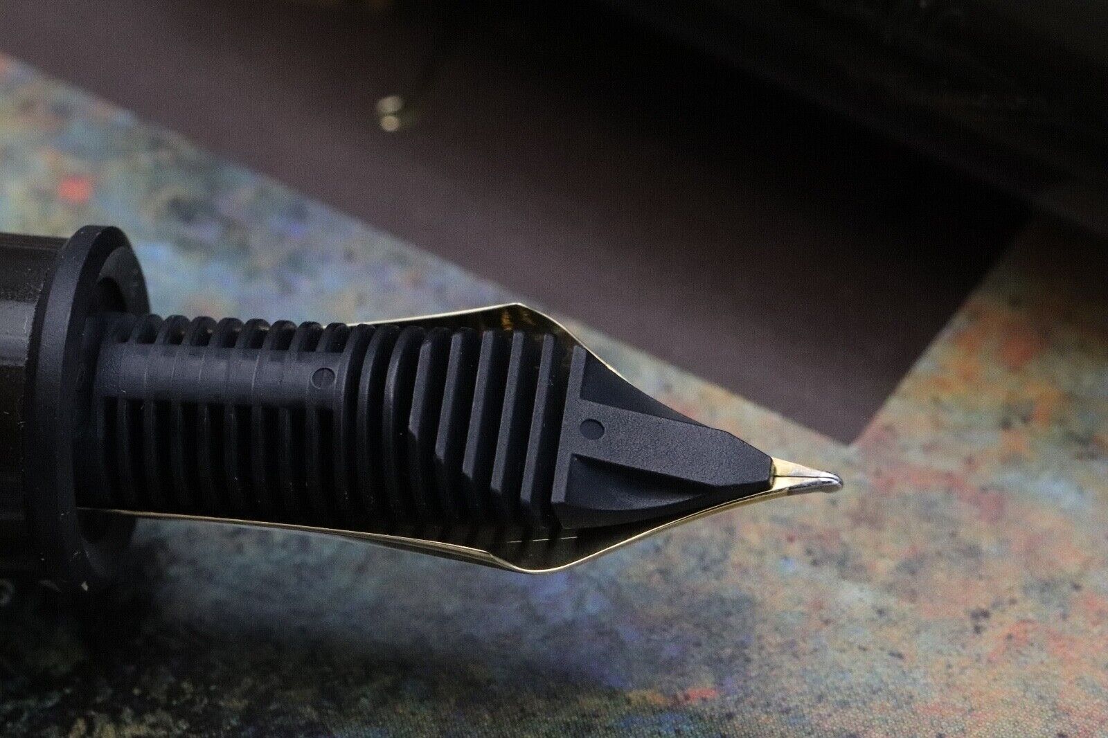 Montblanc Writers Edition Ernest Hemingway Fountain Pen - UNUSED image 4