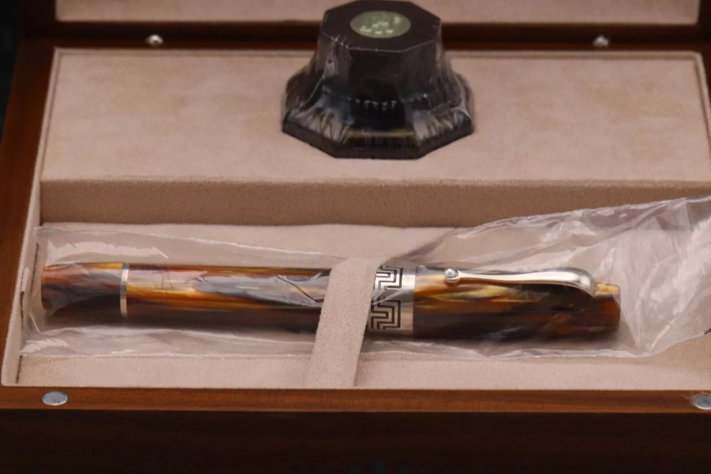 Montegrappa Extra 1930 Turtle Brown Celluloid Fountain Pen - Stub Nib image 9