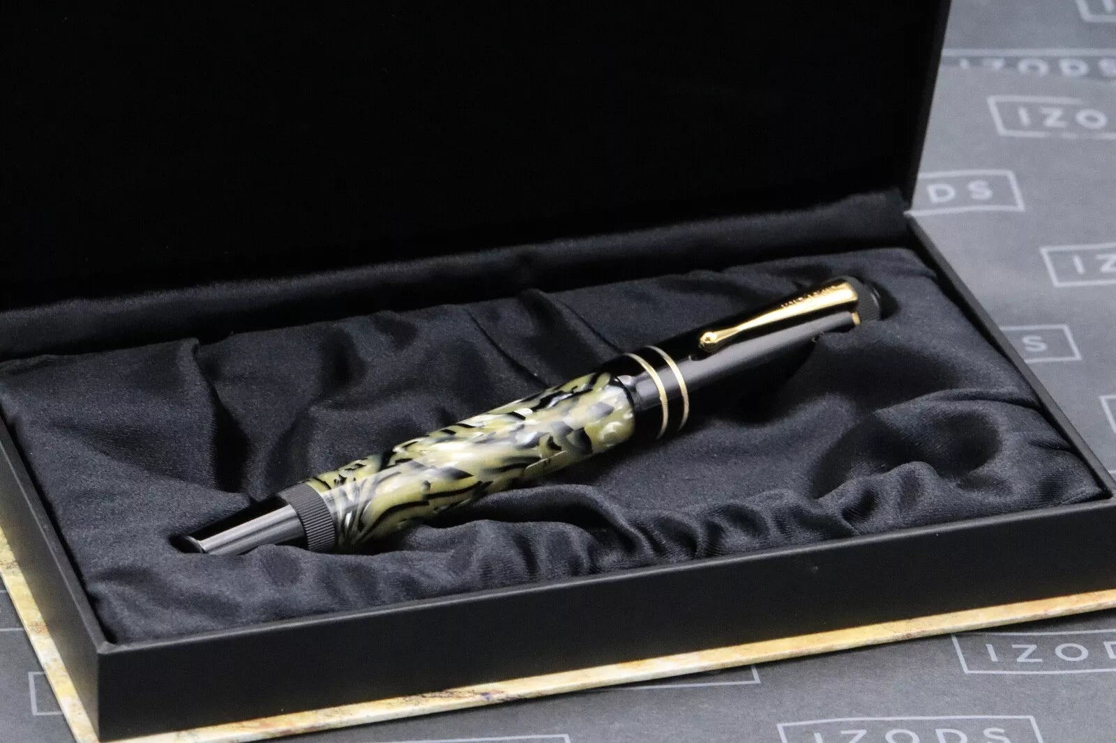 Montblanc Writers Edition Oscar Wilde Fountain Pen image 8