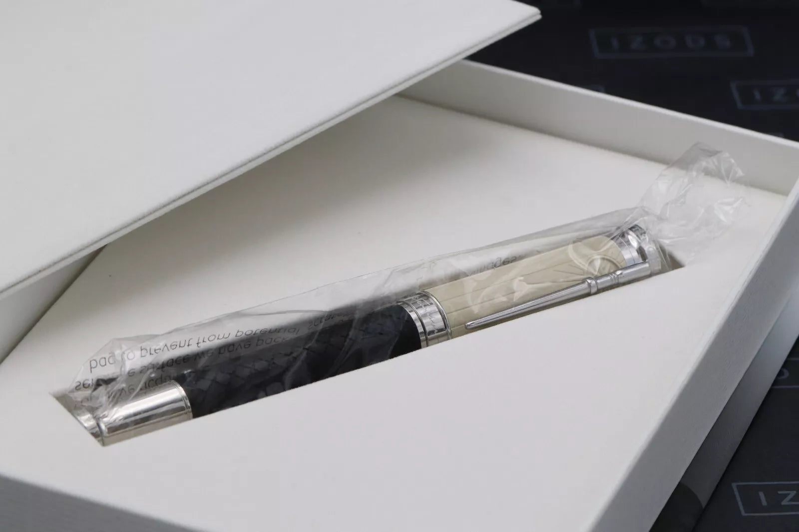 Montblanc Writers Edition Robert Louis Stevenson Fountain Pen - UNUSED image 8