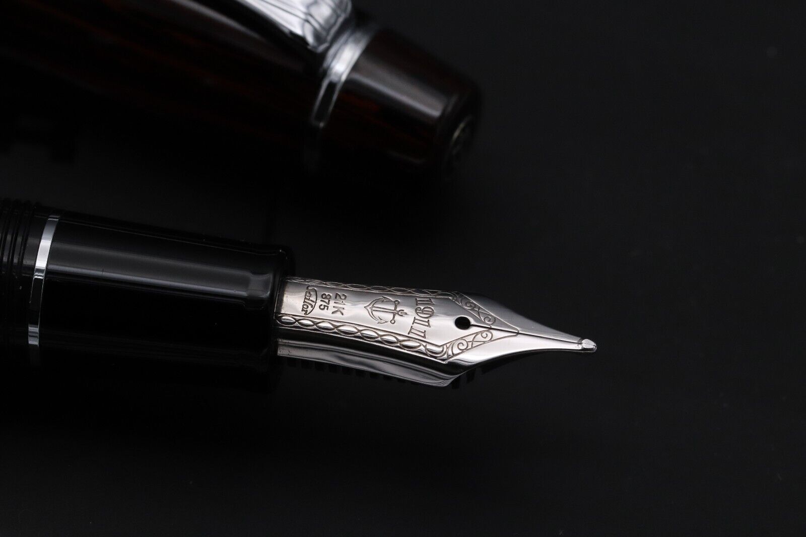 Sailor Pro Gear Red Black Marble Ebonite Fountain Pen - Naginata Togi Nib image 2